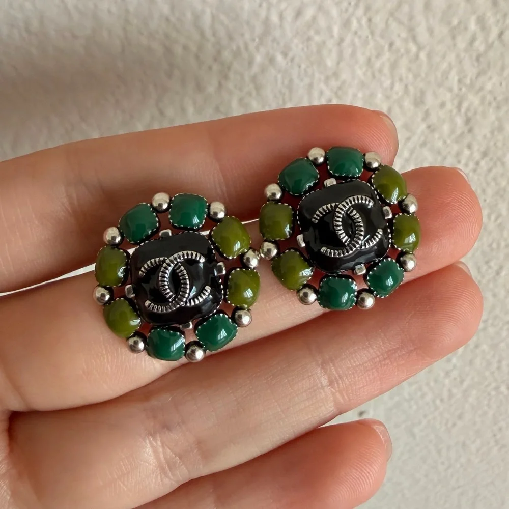 💚Chanel CC Enamel Floral Stud Earrings☘️ - Picture 7 of 13